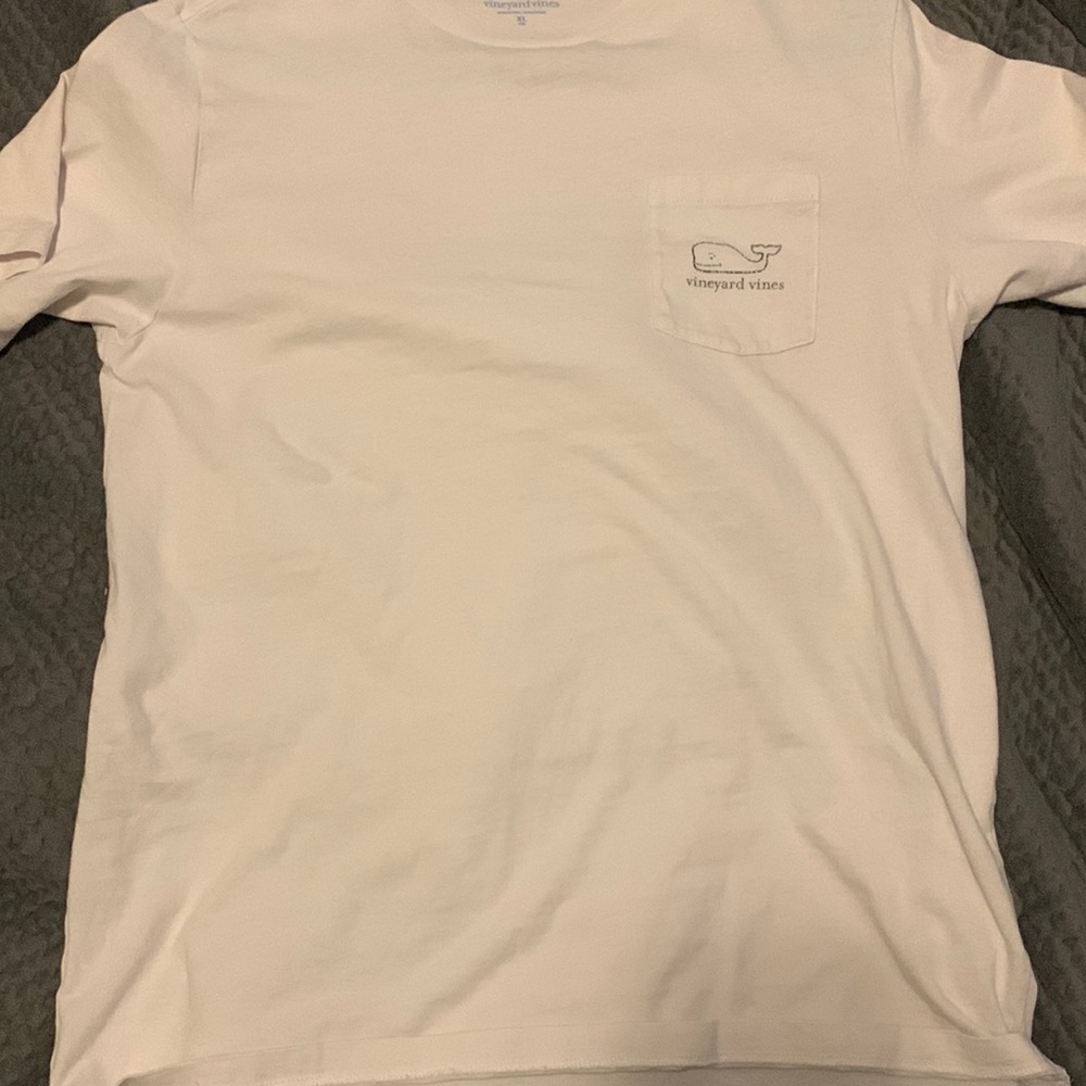 Men’s vineyard vines shirt